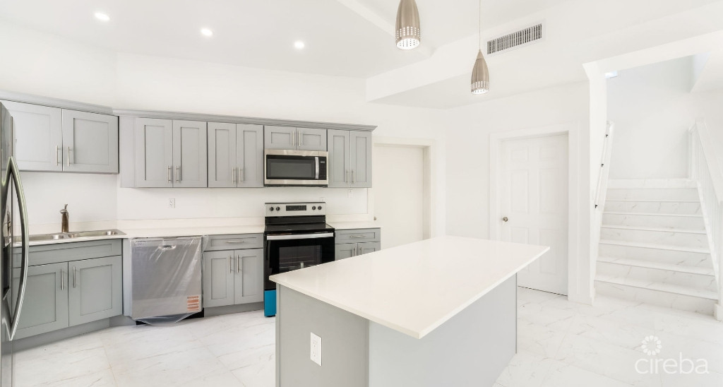 New Ns Estates Canal Front 4 Bed On Green Street