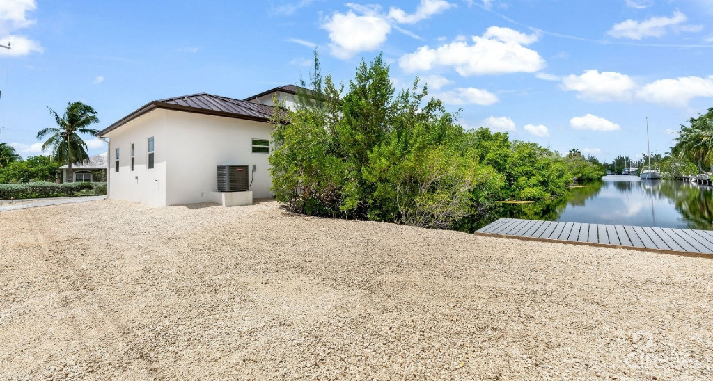 New Ns Estates Canal Front 4 Bed On Green Street