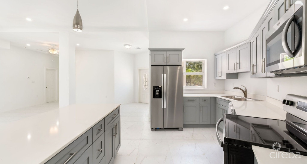 New Ns Estates Canal Front 4 Bed On Green Street