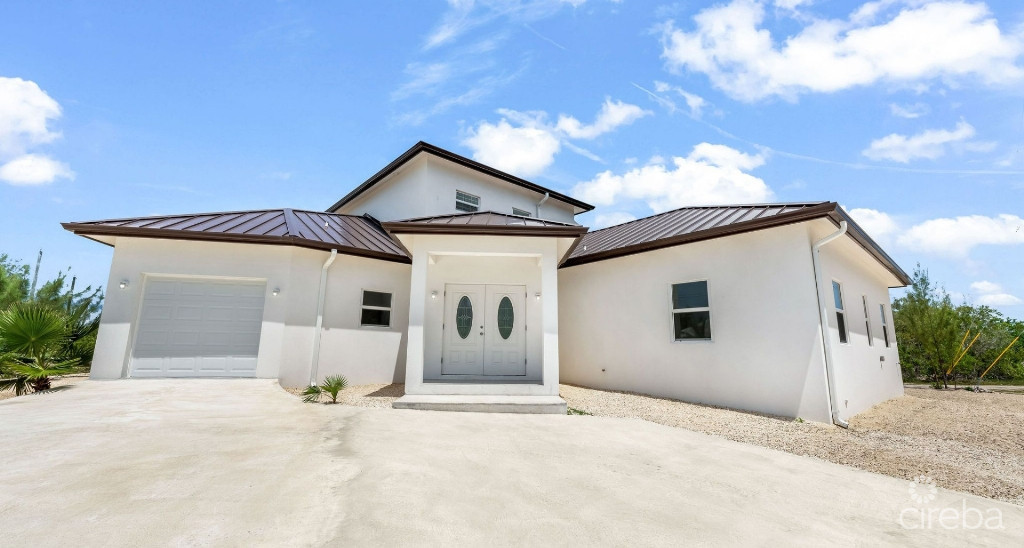 New Ns Estates Canal Front 4 Bed On Green Street