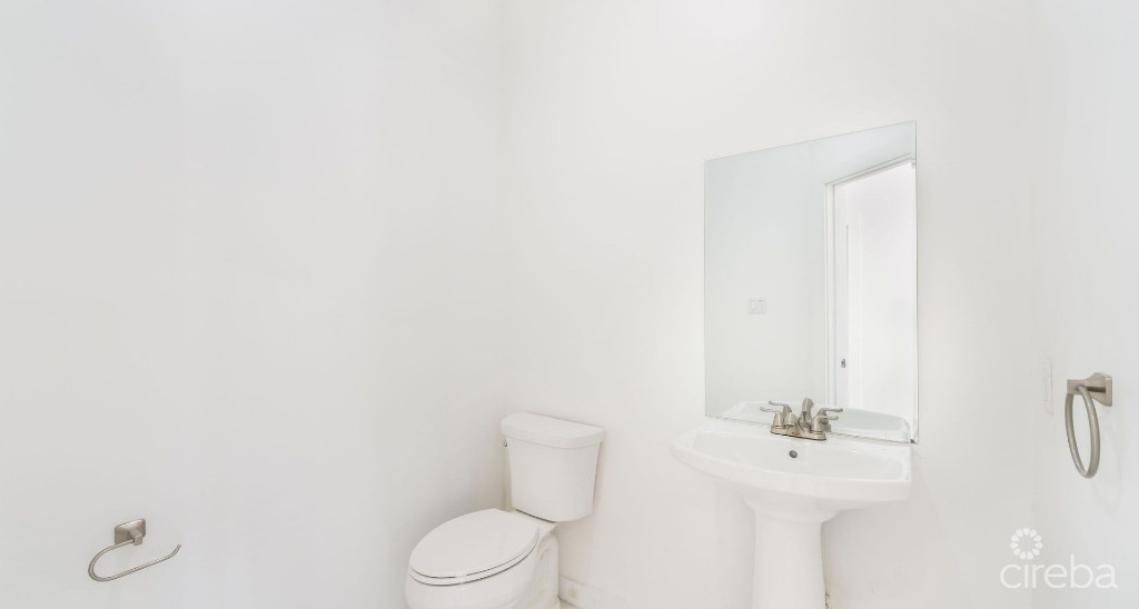 New Ns Estates Canal Front 4 Bed On Green Street