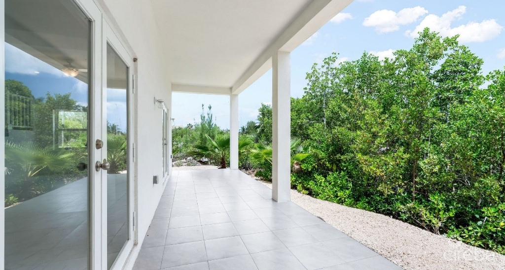 New Ns Estates Canal Front 4 Bed On Green Street