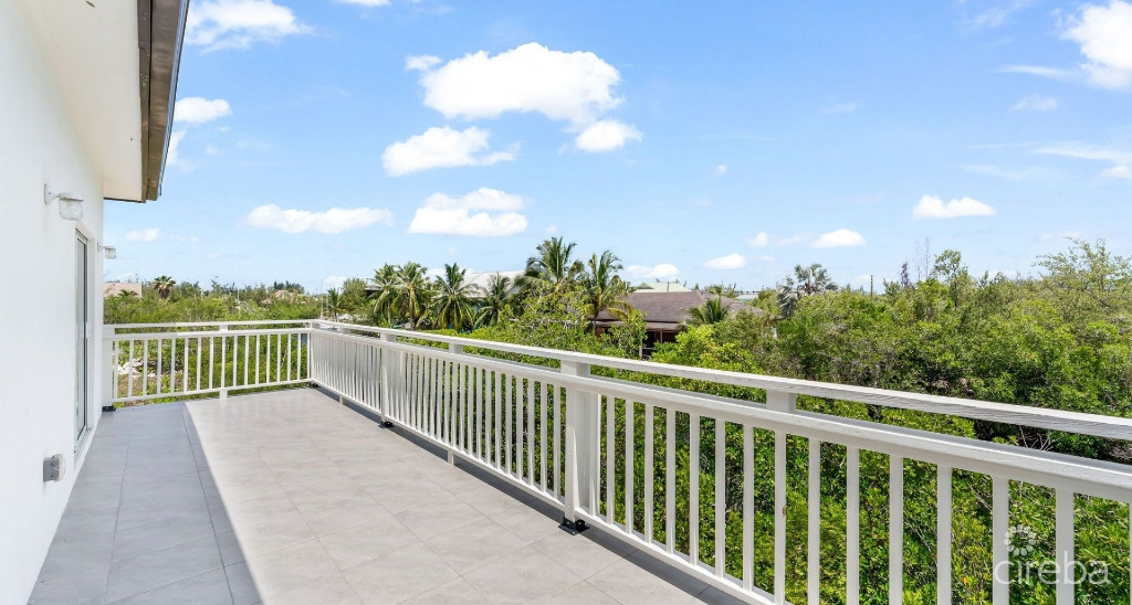 New Ns Estates Canal Front 4 Bed On Green Street