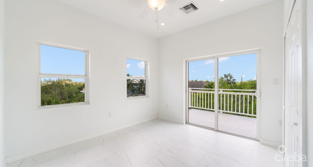 New Ns Estates Canal Front 4 Bed On Green Street