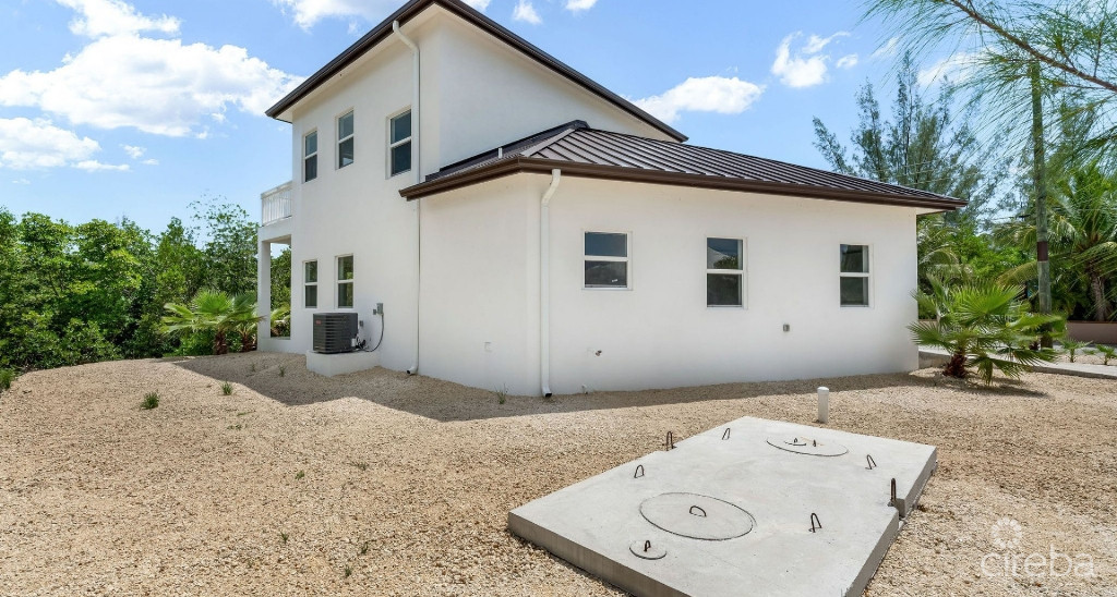 New Ns Estates Canal Front 4 Bed On Green Street