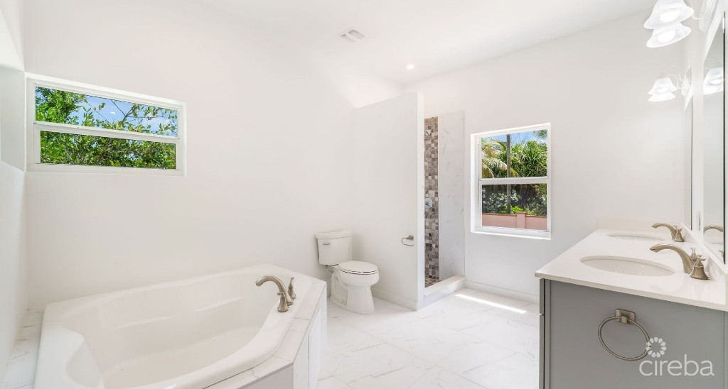 New Ns Estates Canal Front 4 Bed On Green Street