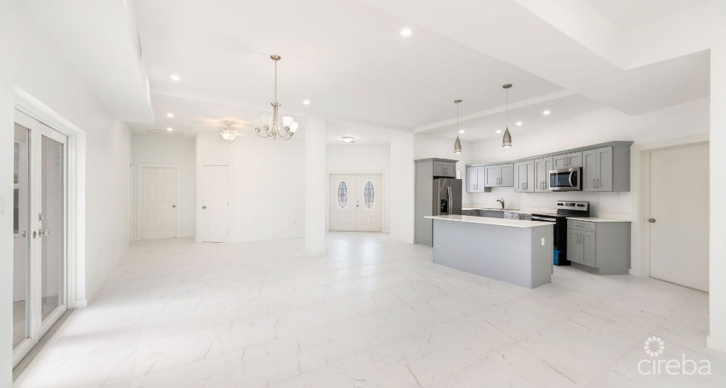 New Ns Estates Canal Front 4 Bed On Green Street