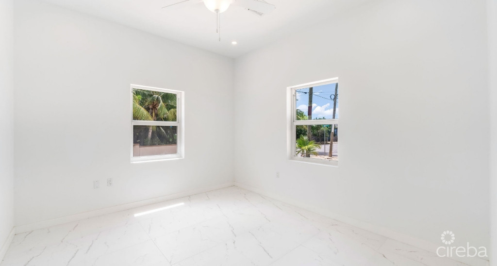 New Ns Estates Canal Front 4 Bed On Green Street