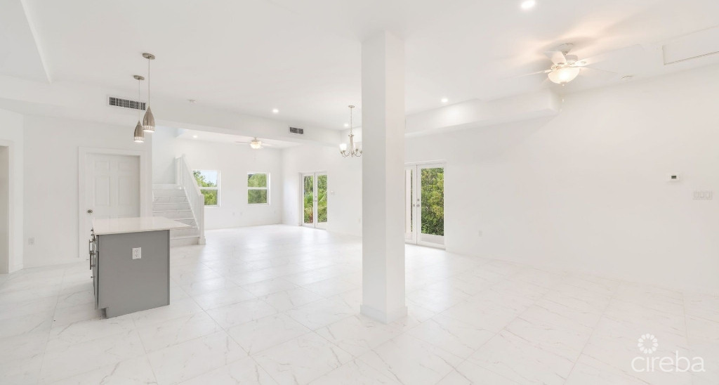 New Ns Estates Canal Front 4 Bed On Green Street