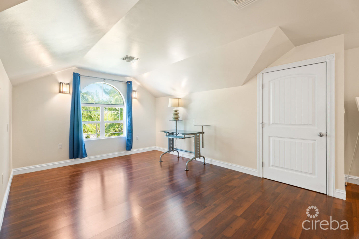 Orchid Heights 32, Midsummer Drive Home