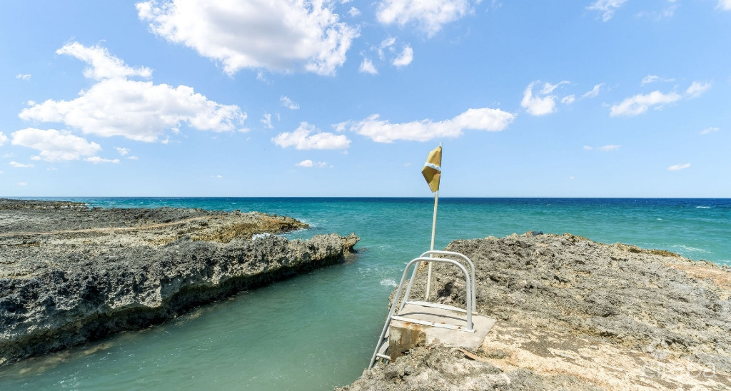 105 Coconut Bay  Upgraded End-unit Townhouse In A Quiet, Oceanfront Community