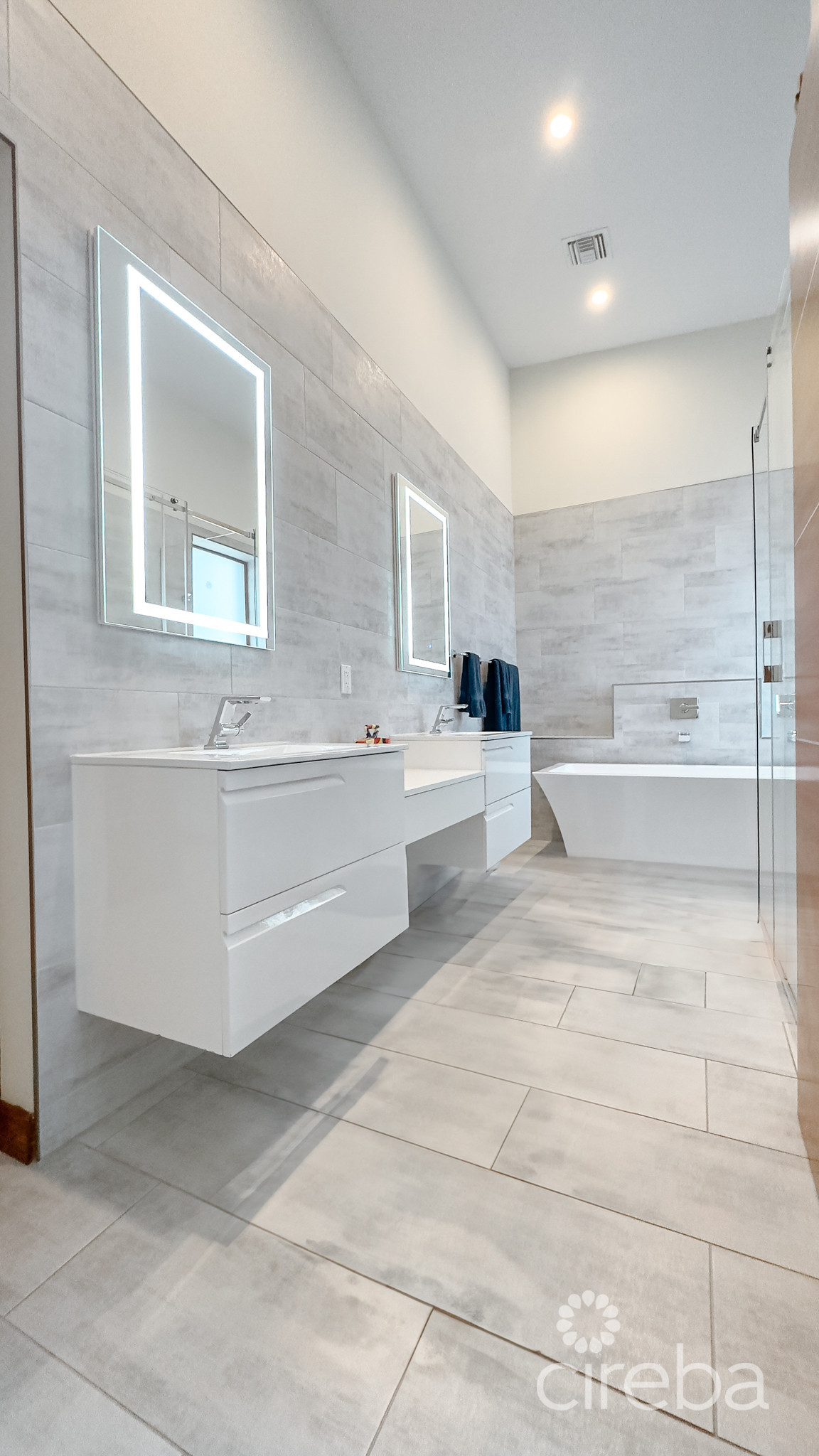 4 Bed Arvia Canal Front