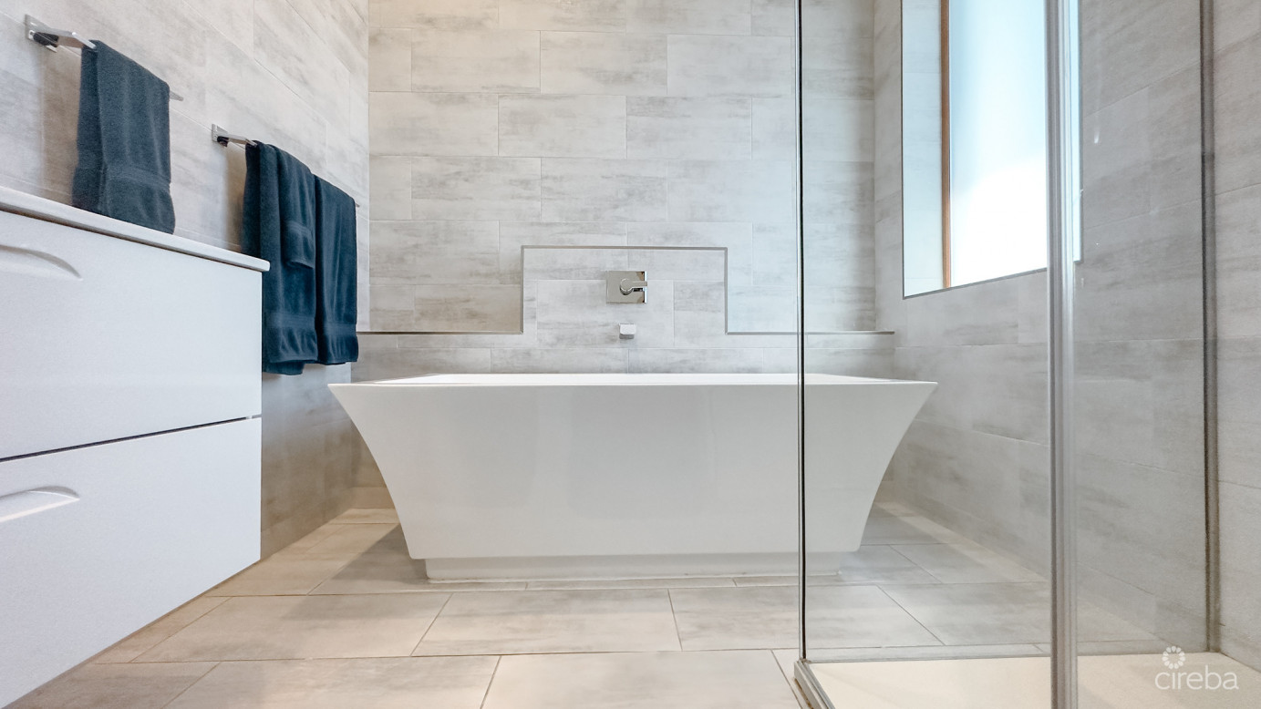 4 Bed Arvia Canal Front