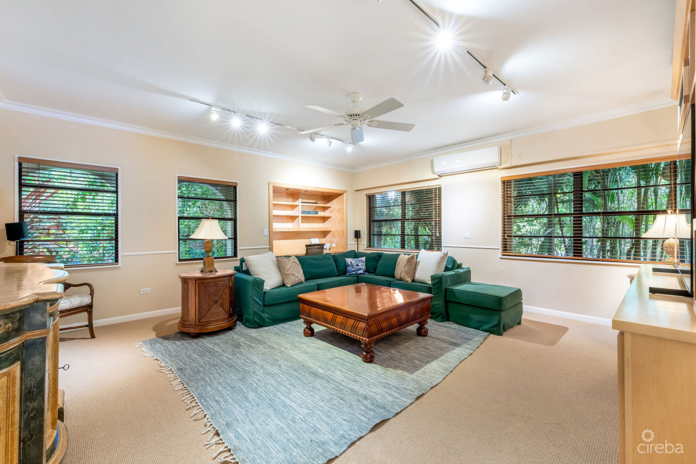 Anne Bonny Crescent - Classic Colonial With Outdoor Entertaining