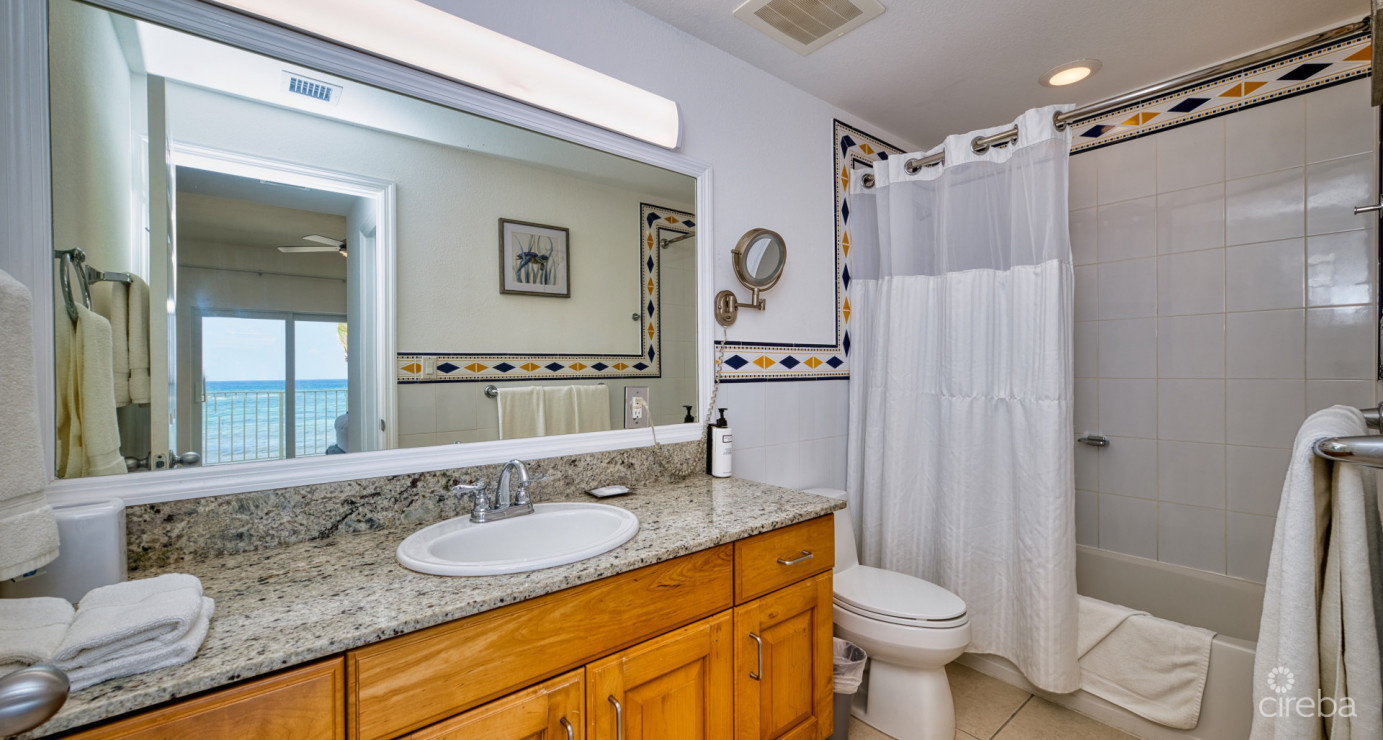 Top Floor Beachfront Castaway Coves