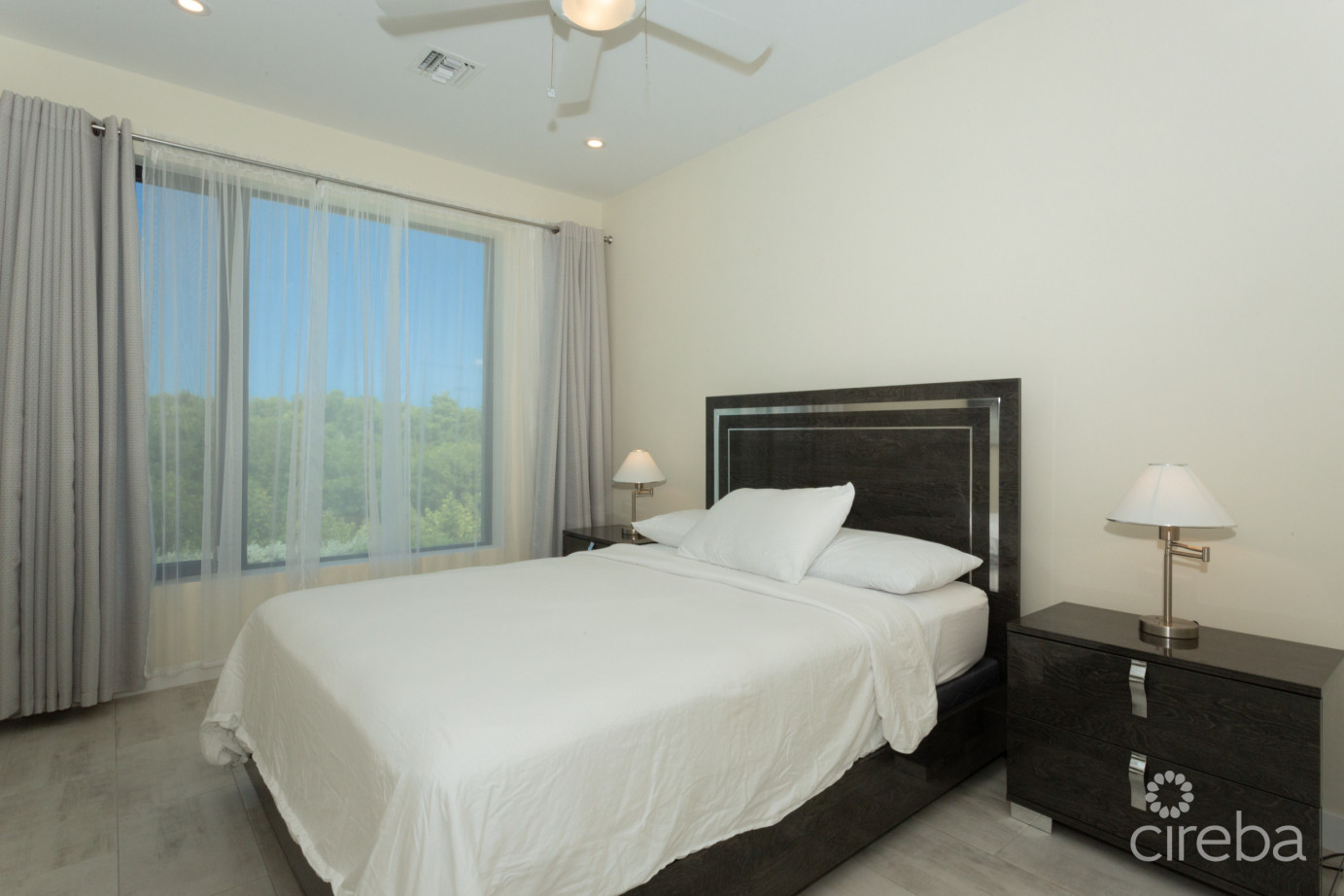 Vela 4bed  Newest Phase & Newly Painted