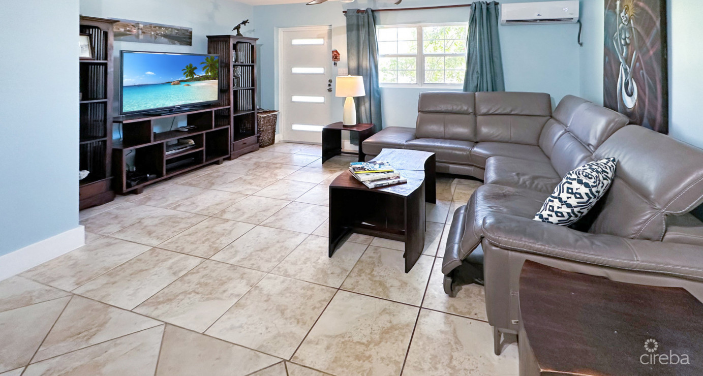 Banana Walk, 2 Bedroom In South Sound