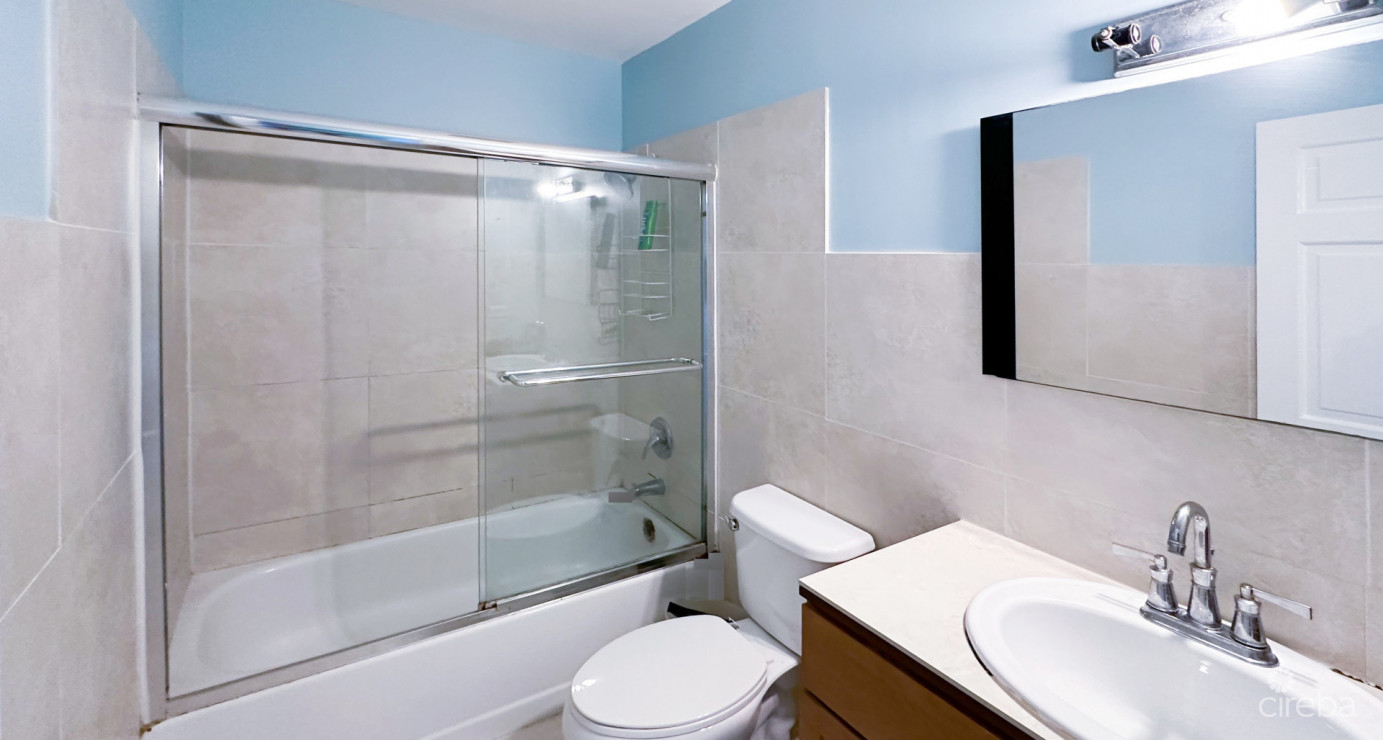 Banana Walk, 2 Bedroom In South Sound