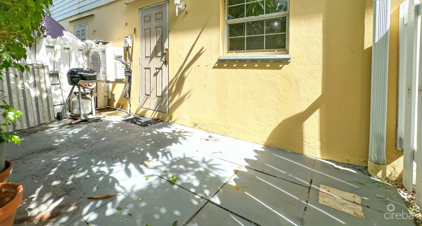 Banana Walk, 2 Bedroom In South Sound