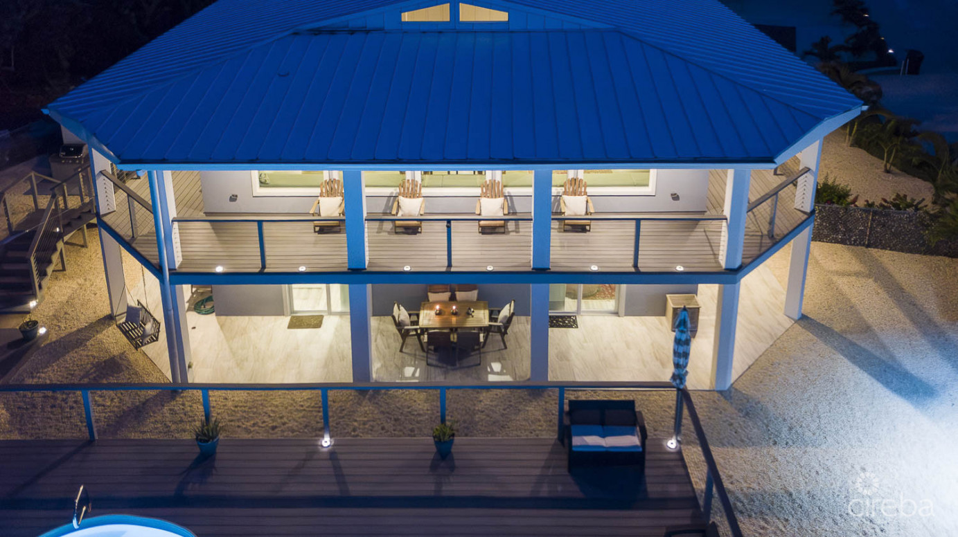 A Wave From It All - Fully Reno'd 4 Bed Oceanfront