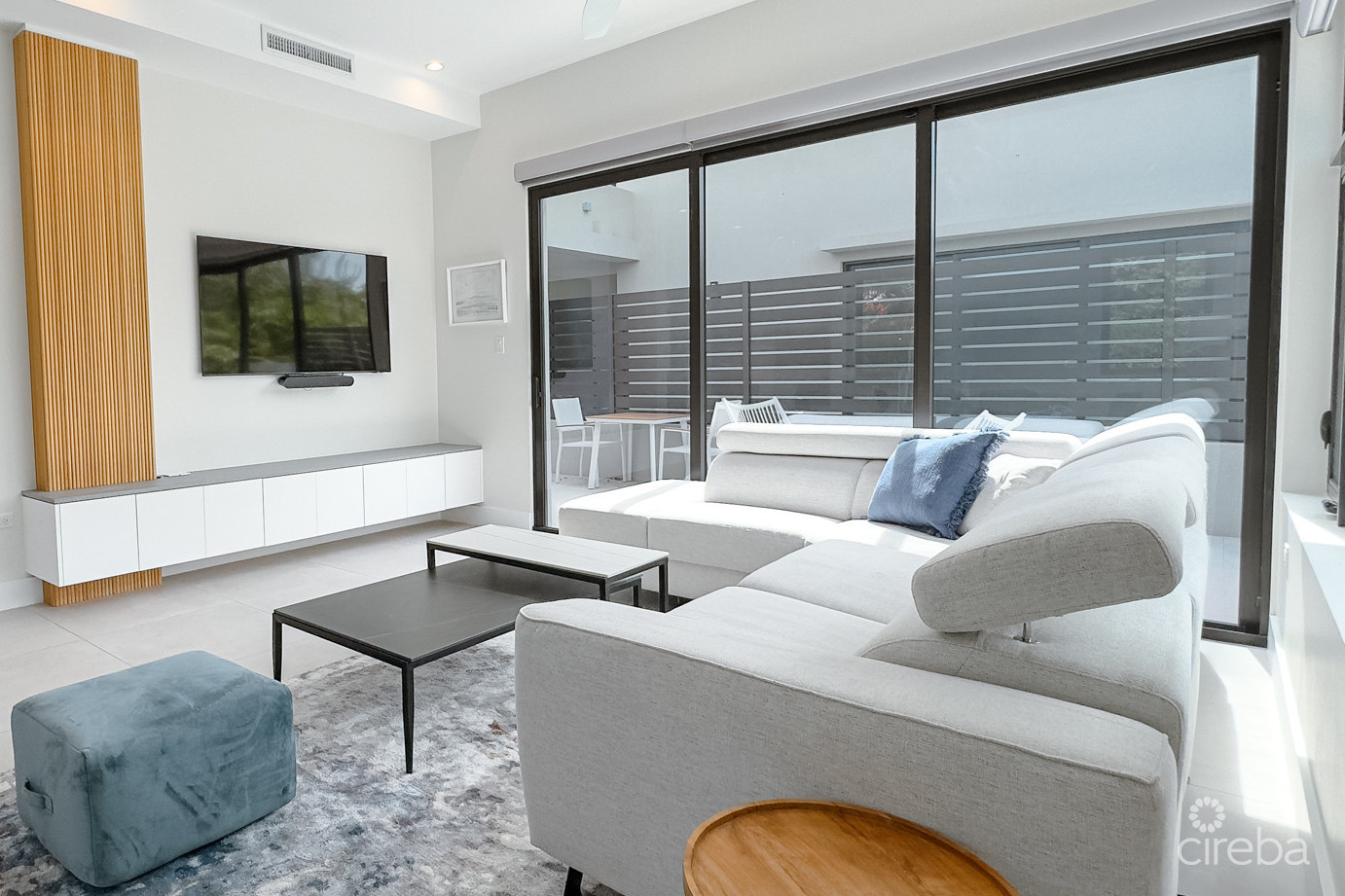 4 Bed Plus Den Townhouse In West Bay