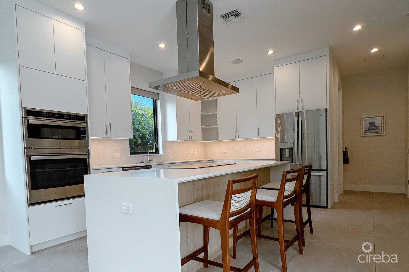 4 Bed Plus Den Townhouse In West Bay