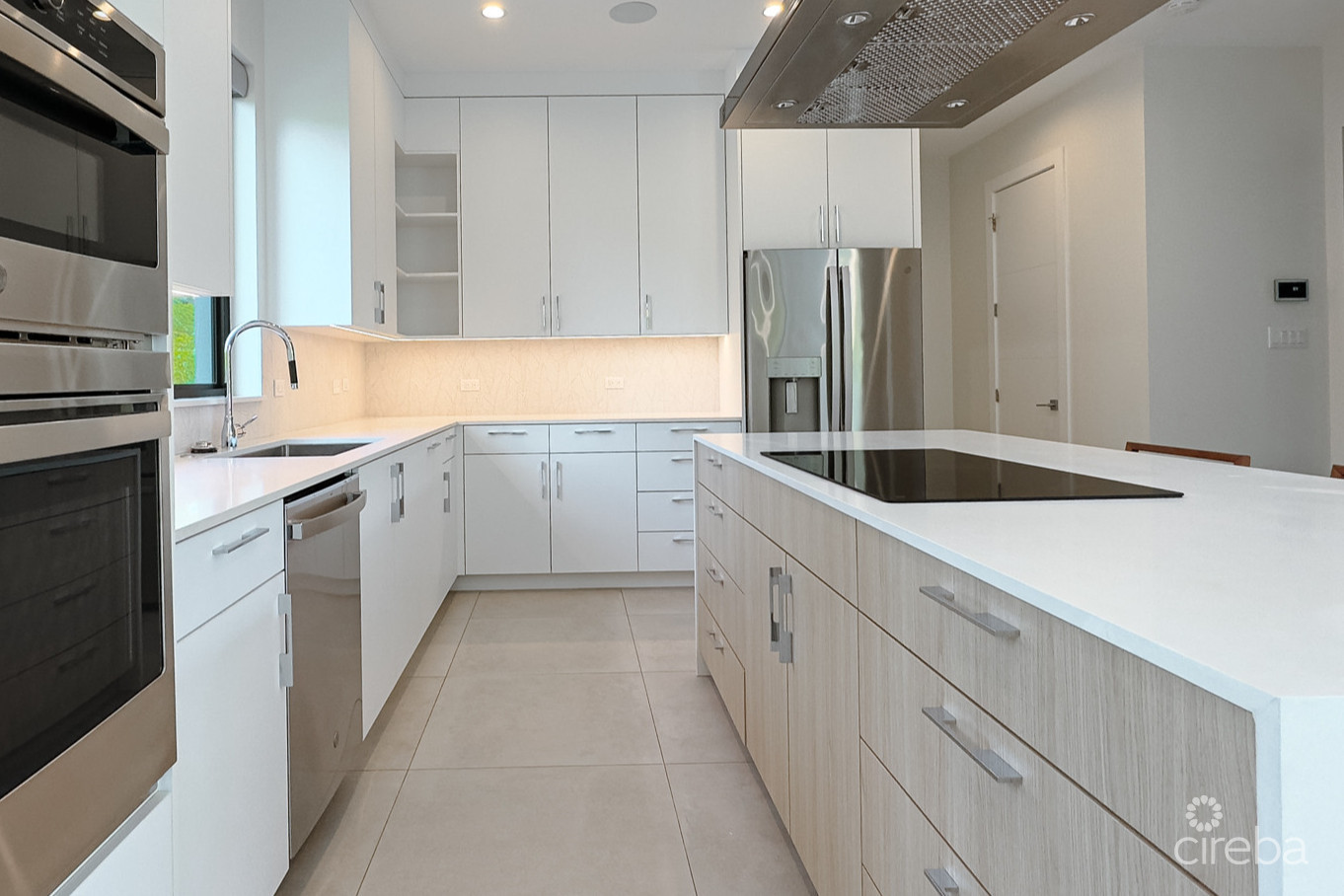 4 Bed Plus Den Townhouse In West Bay