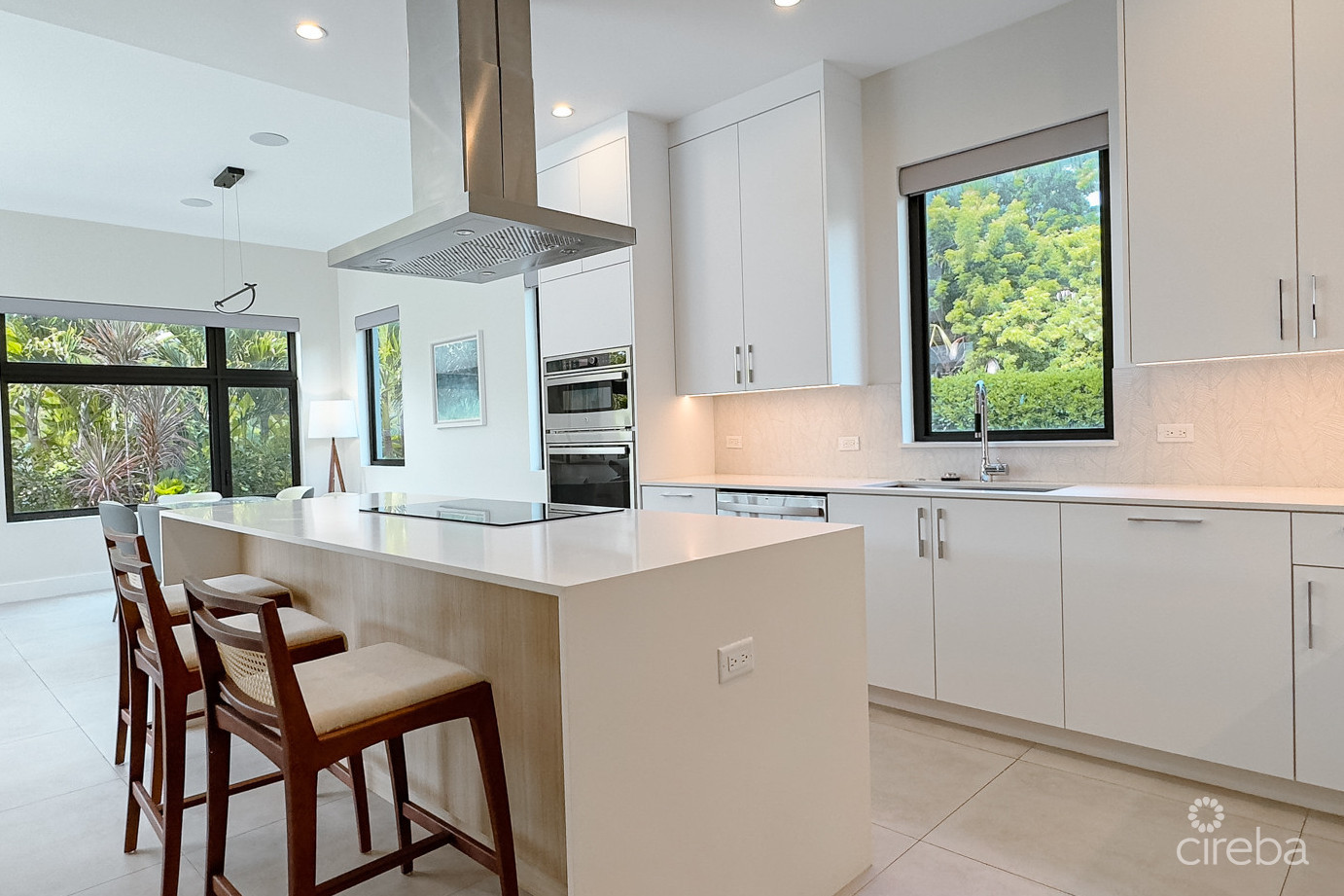 4 Bed Plus Den Townhouse In West Bay