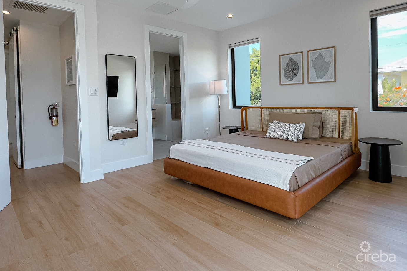 4 Bed Plus Den Townhouse In West Bay