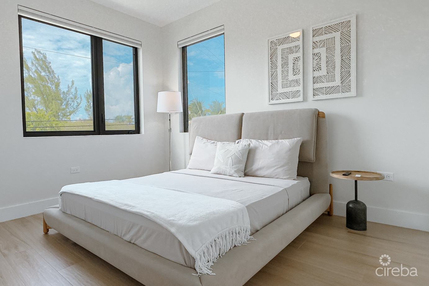 4 Bed Plus Den Townhouse In West Bay