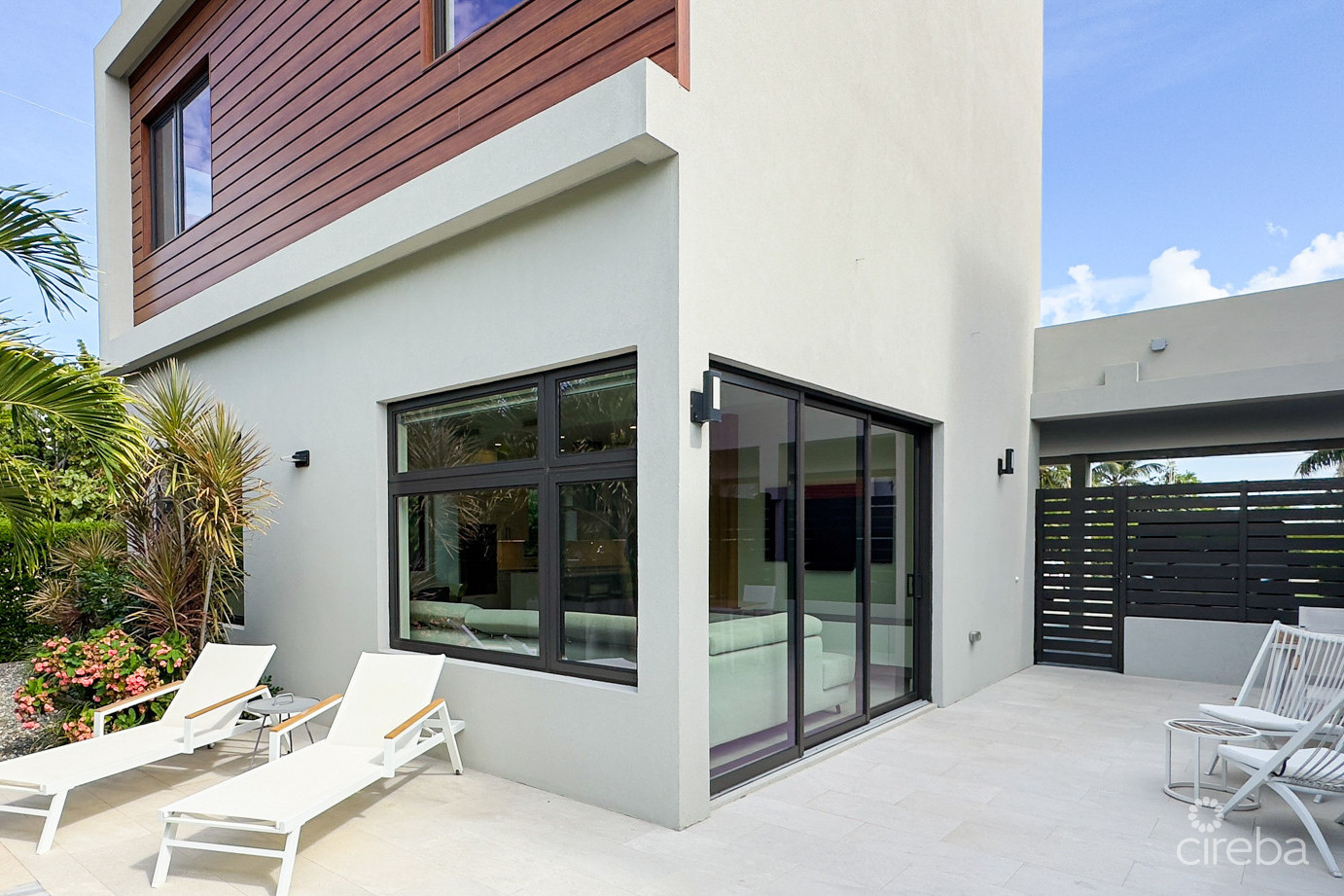 4 Bed Plus Den Townhouse In West Bay