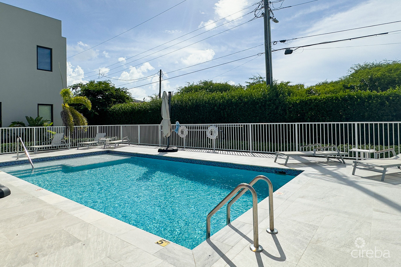 4 Bed Plus Den Townhouse In West Bay