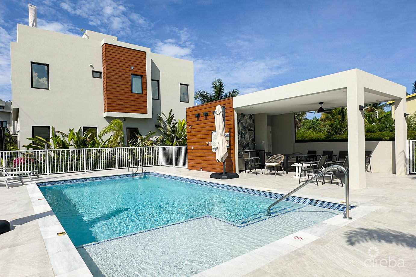 4 Bed Plus Den Townhouse In West Bay