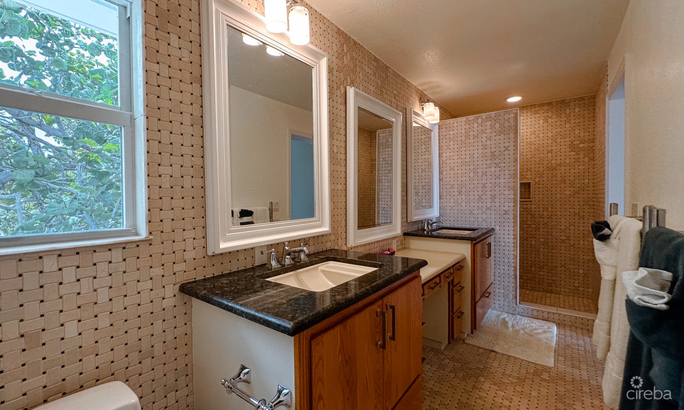 Little Cayman Beachfront Home With Pool