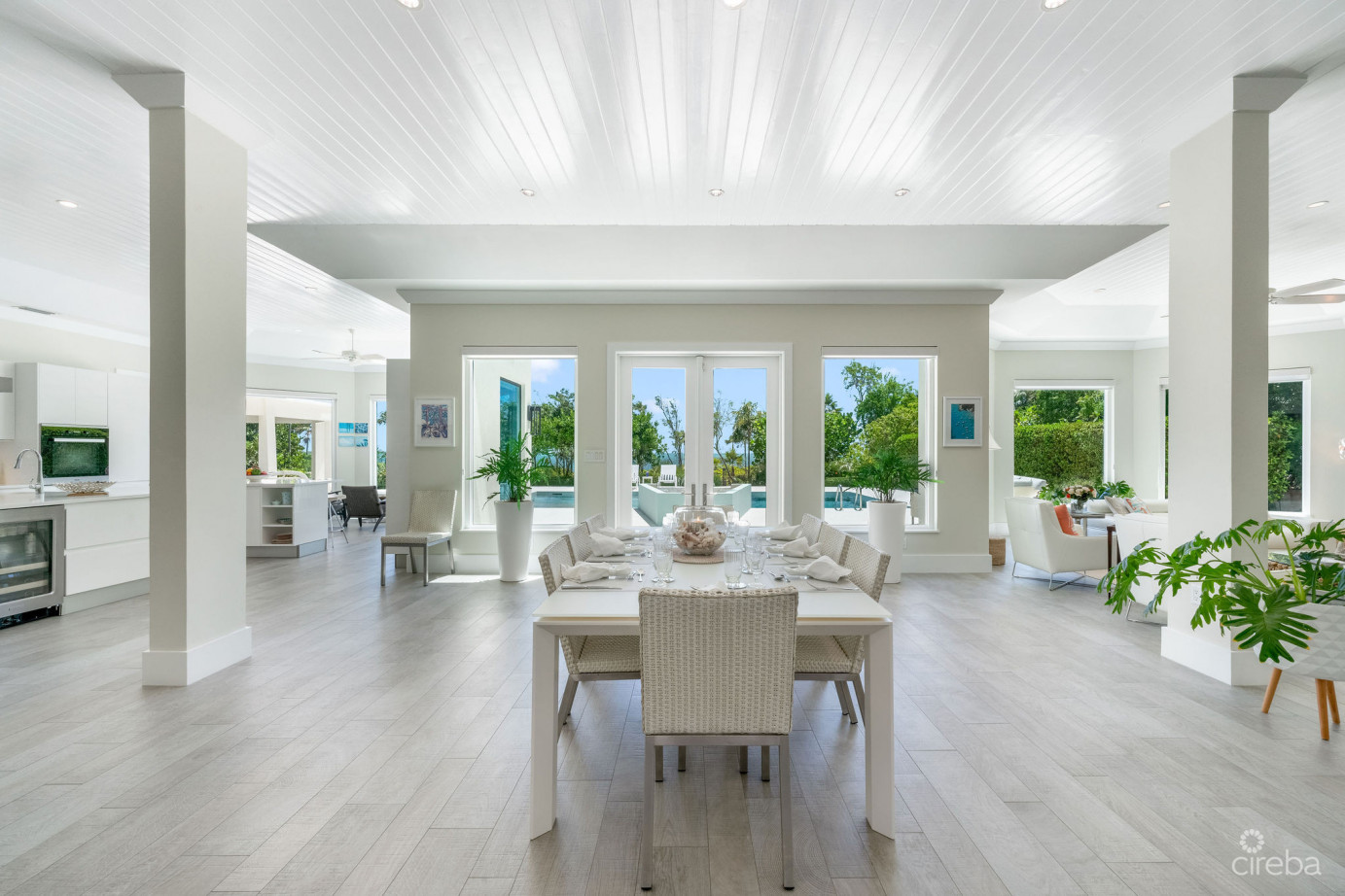 Chiaro Di Luna, A Luxury Ocean Front Estate In Vista Del Mar