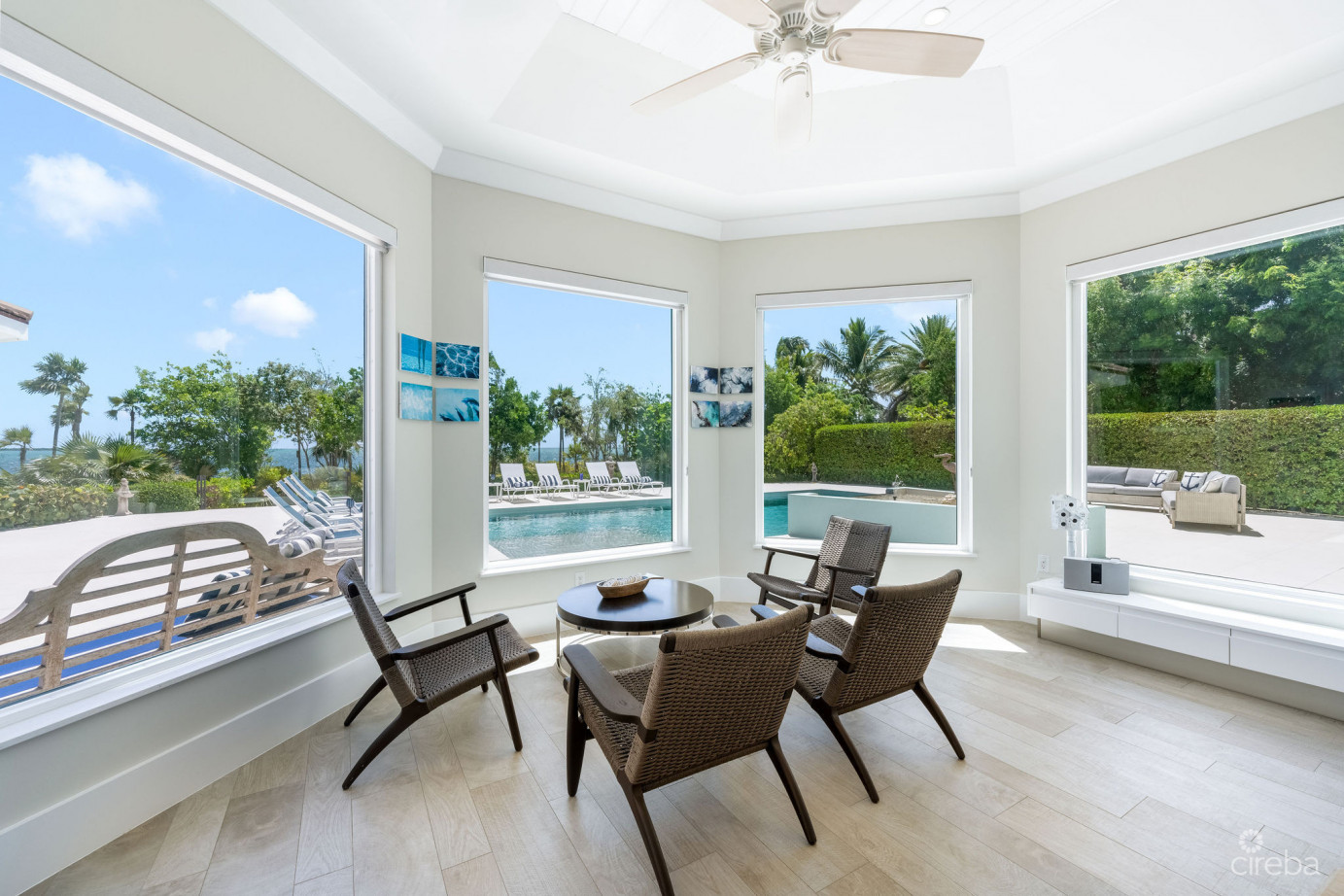 Chiaro Di Luna, A Luxury Ocean Front Estate In Vista Del Mar