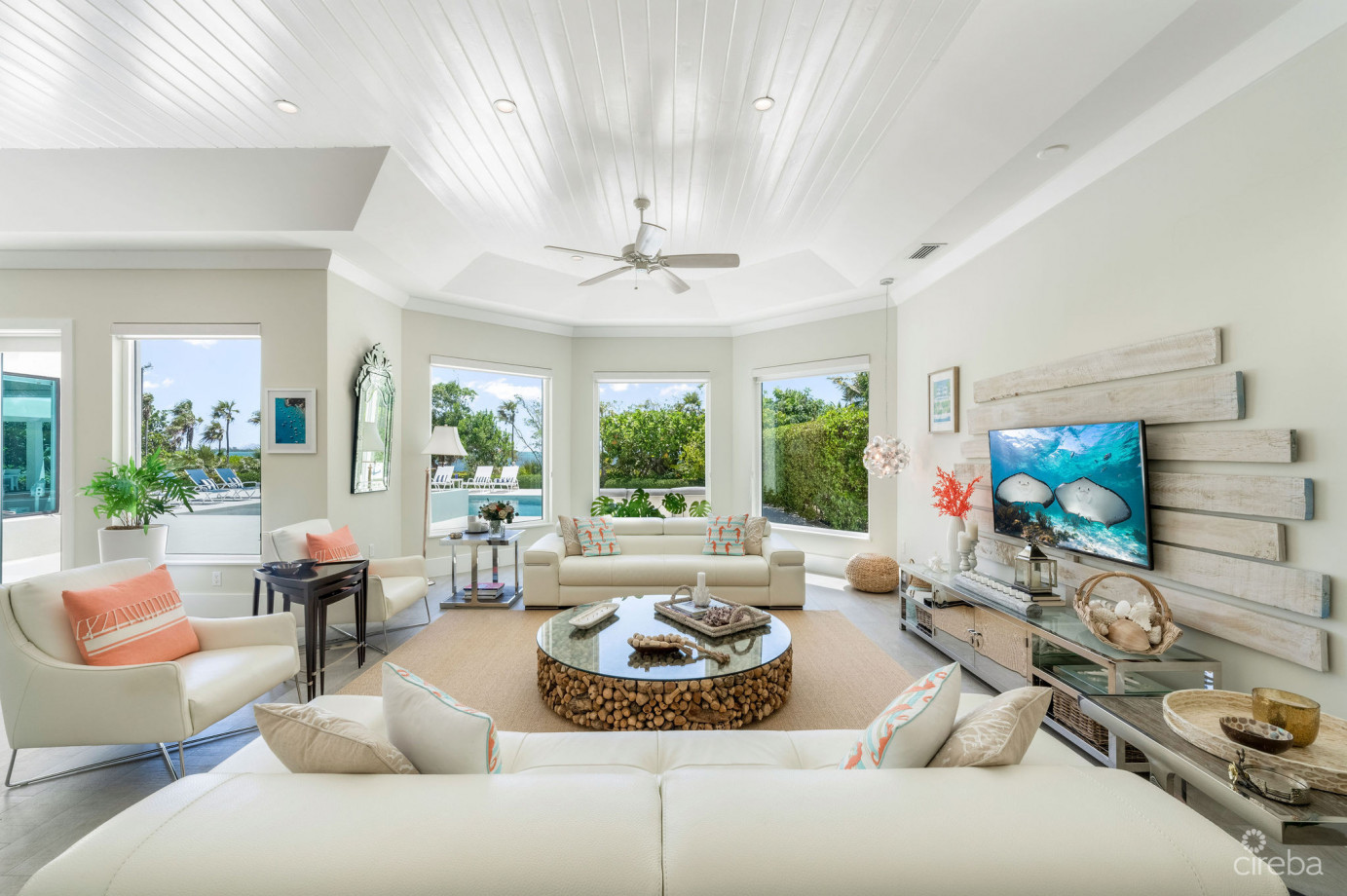 Chiaro Di Luna, A Luxury Ocean Front Estate In Vista Del Mar