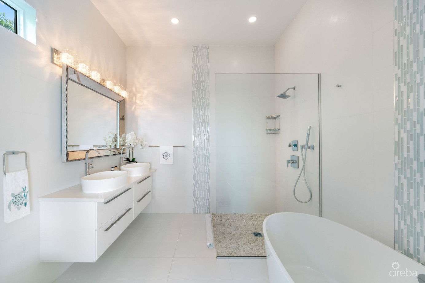 Chiaro Di Luna, A Luxury Ocean Front Estate In Vista Del Mar