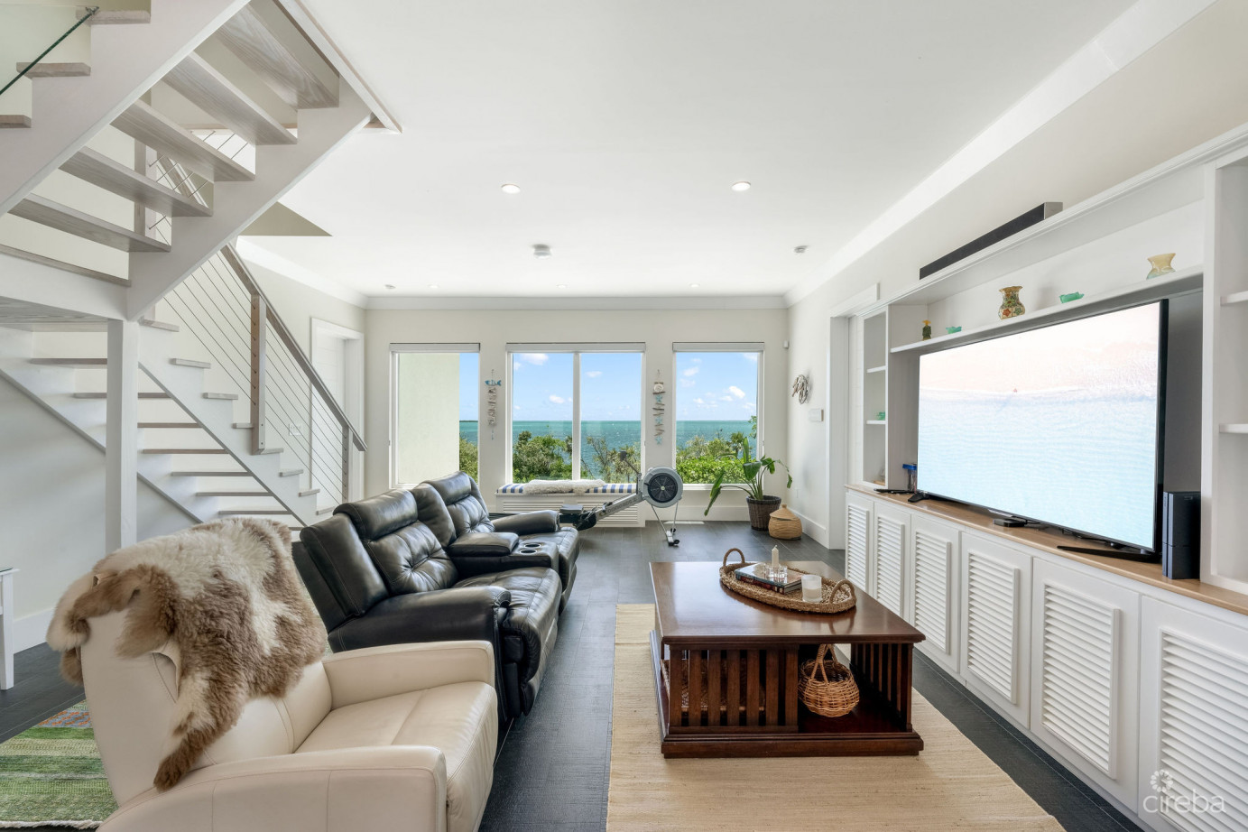 Chiaro Di Luna, A Luxury Ocean Front Estate In Vista Del Mar