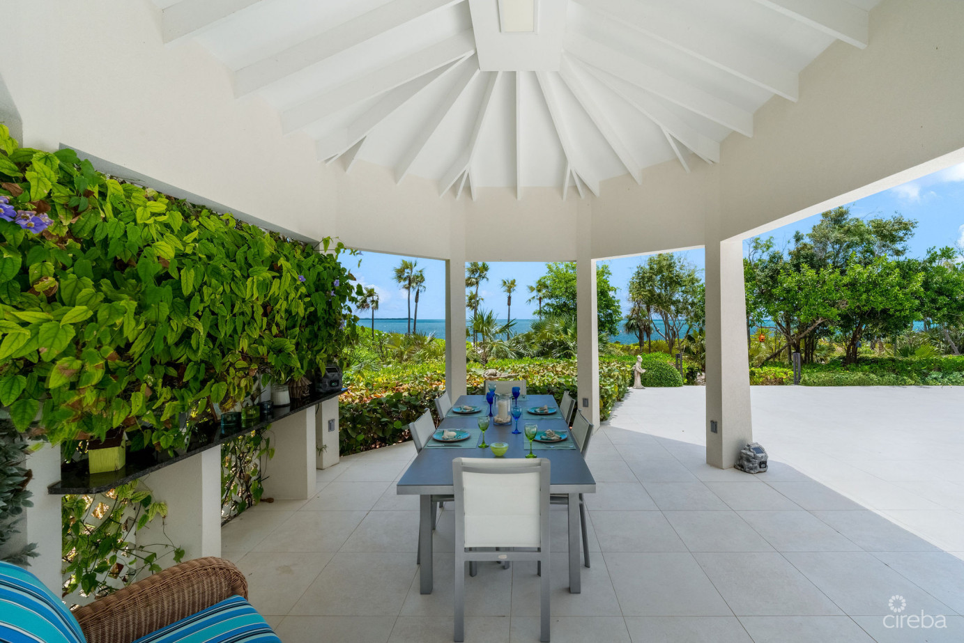 Chiaro Di Luna, A Luxury Ocean Front Estate In Vista Del Mar