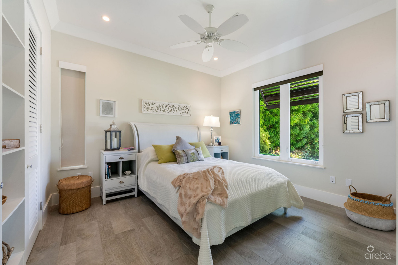 Chiaro Di Luna, A Luxury Ocean Front Estate In Vista Del Mar