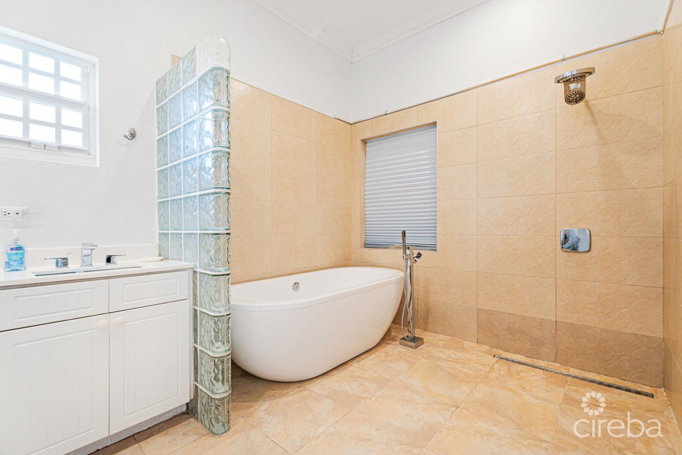 Spacious 3 Bed, 3 Bath Home In Frank Sound