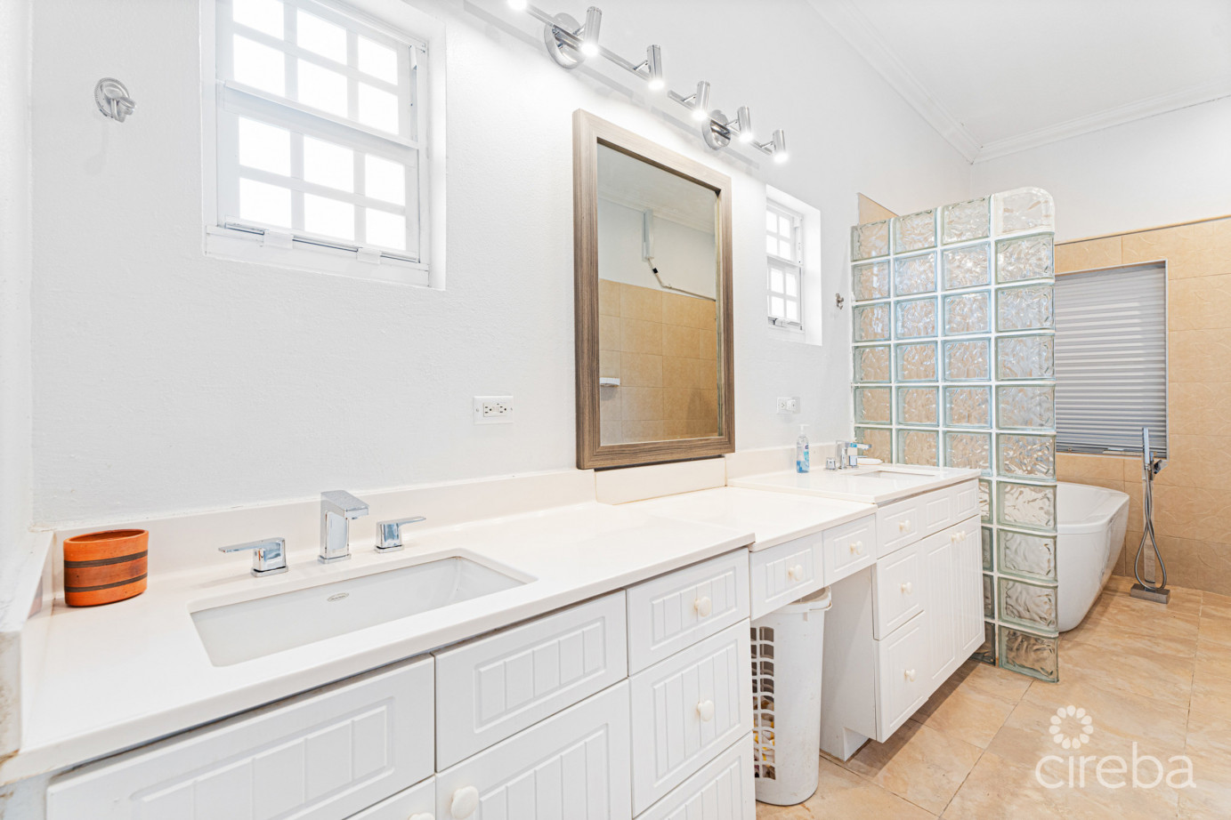 Spacious 3 Bed, 3 Bath Home In Frank Sound