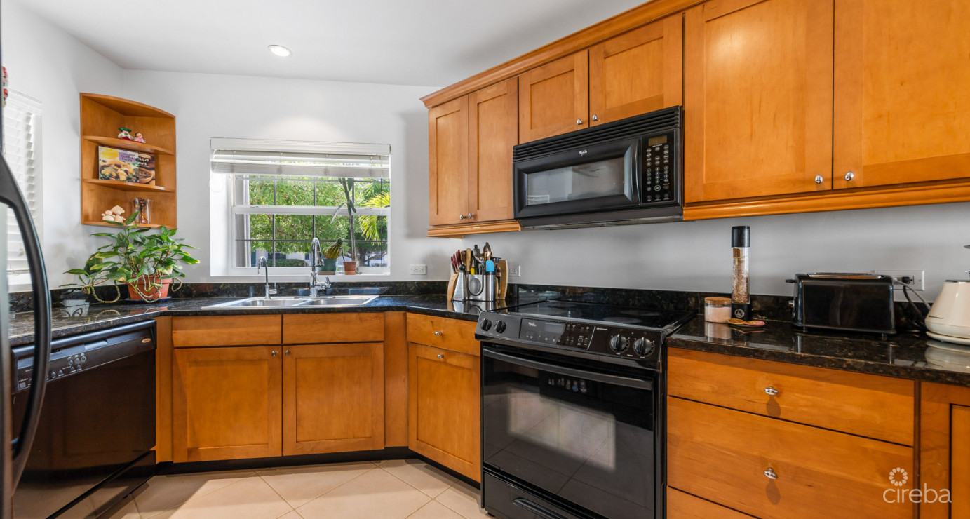 10 Sawgrass  Lovely 2-bed/ 2.5-bath Townhome In Low-density, Family-friendly Setting