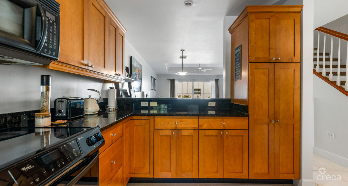 10 Sawgrass  Lovely 2-bed/ 2.5-bath Townhome In Low-density, Family-friendly Setting