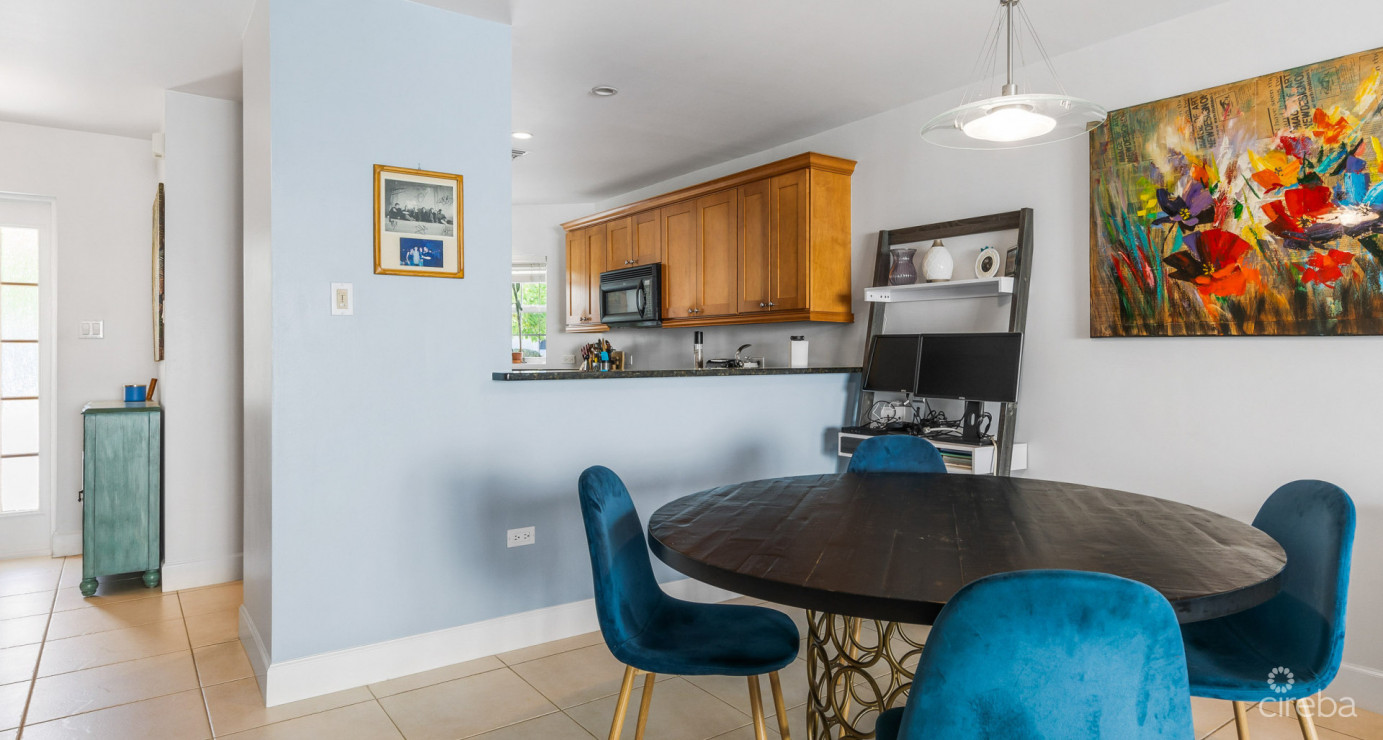 10 Sawgrass  Lovely 2-bed/ 2.5-bath Townhome In Low-density, Family-friendly Setting