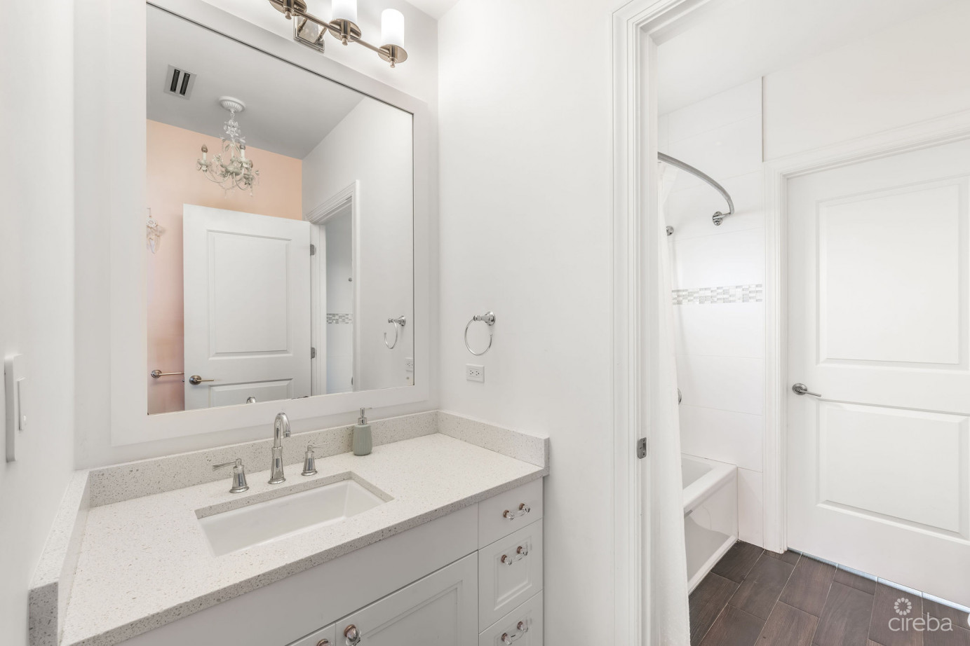 Hoya Quay 35, Crystal Harbour