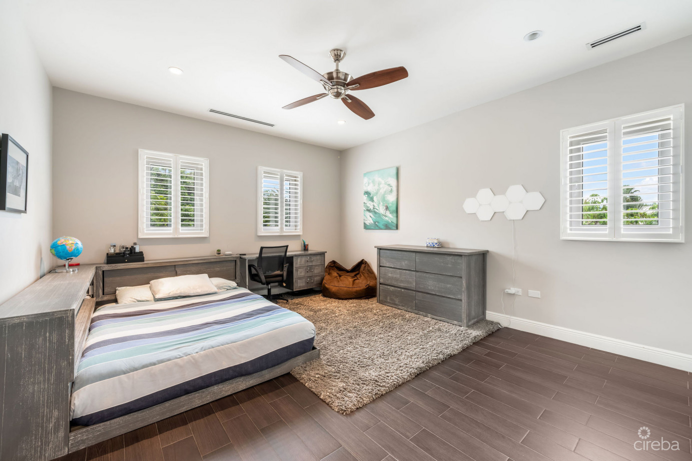 Hoya Quay 35, Crystal Harbour