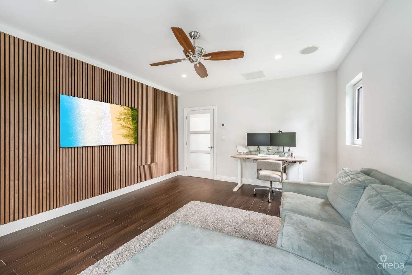 Hoya Quay 35, Crystal Harbour