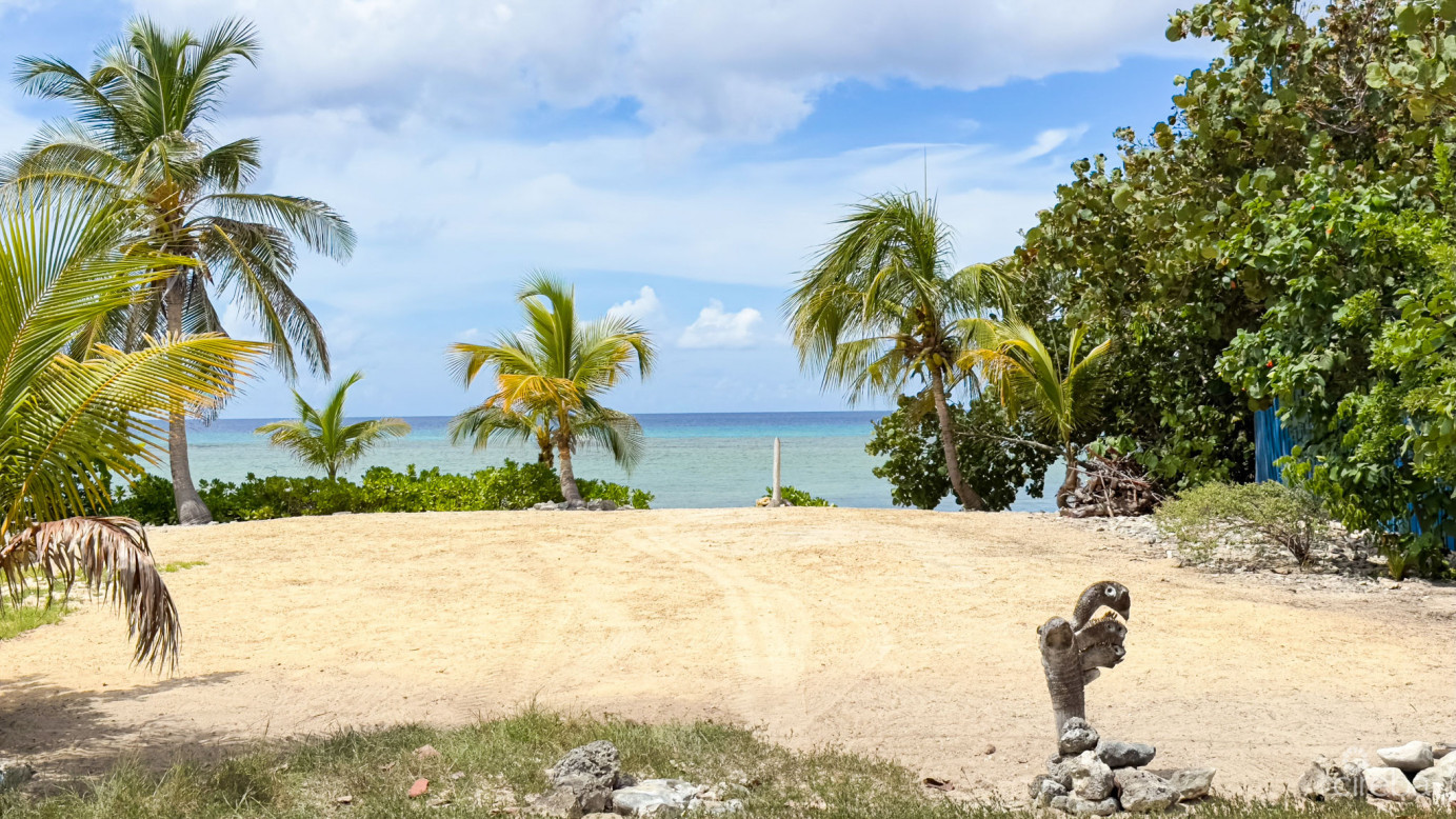 Little Cayman Ocean View Residential Home With Beachfront Lot